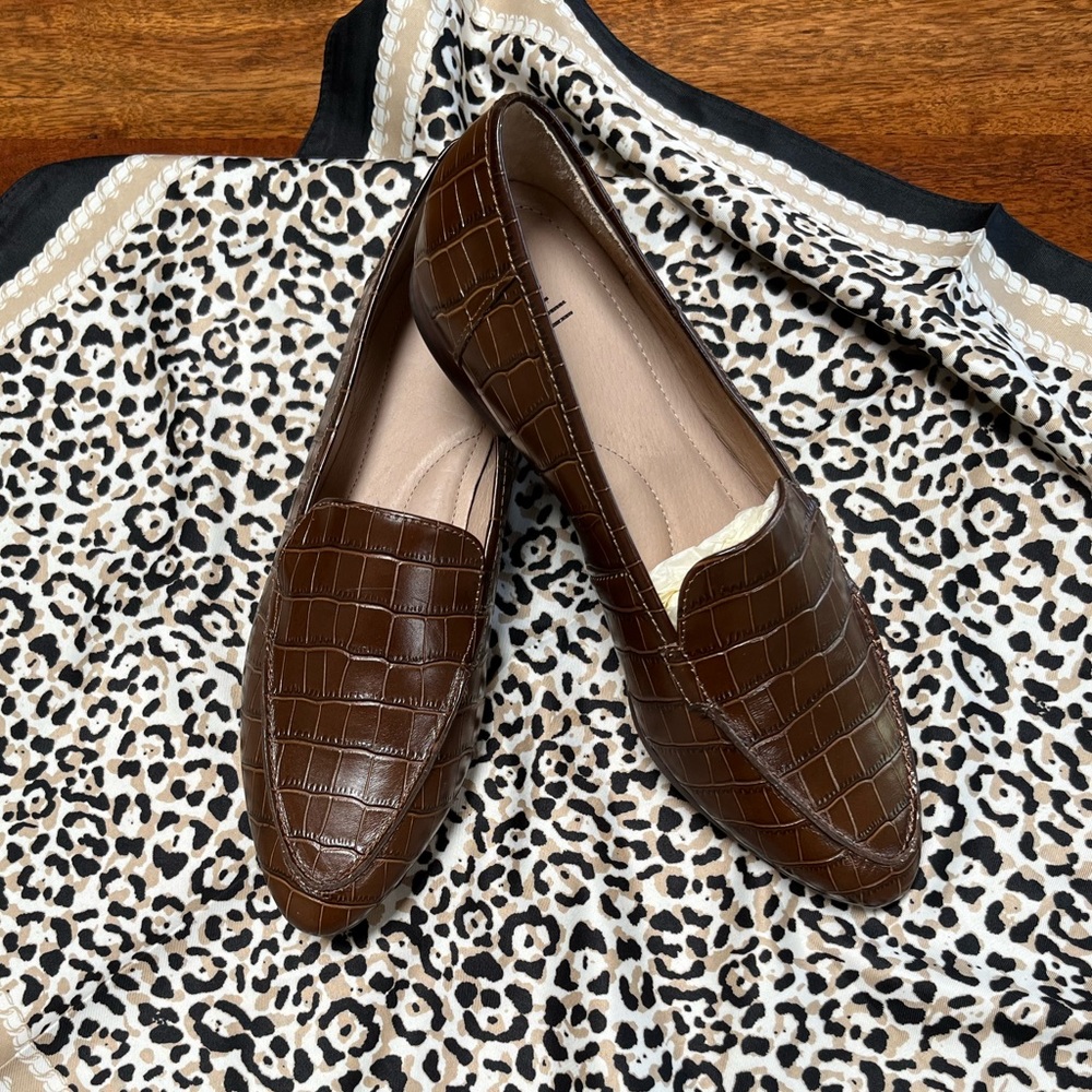 Flat brown J.Jill shoes. Size 7.5 leather lining sock and upper.
